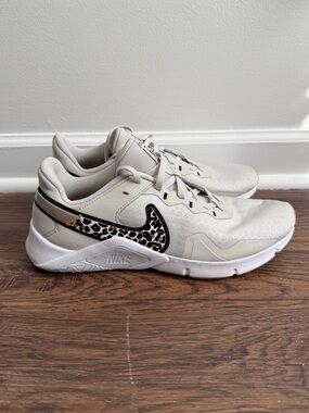 Nike Legend Leopard Cheetah Essential 2 Premium CZ3668-017 Sneakers Size 10.5M